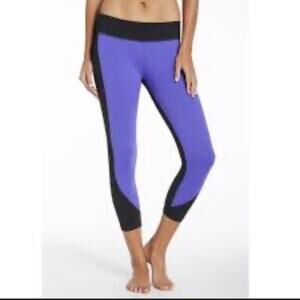 Fabletics Women's Sydney Two Tone Black & Purple Crop Capri Leggings Size XS